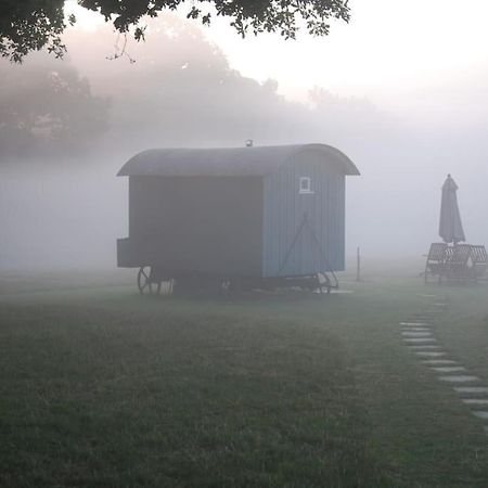 Skylark Shepherds Hut ロイヤル・タンブリッジ・ウェルズ エクステリア 写真