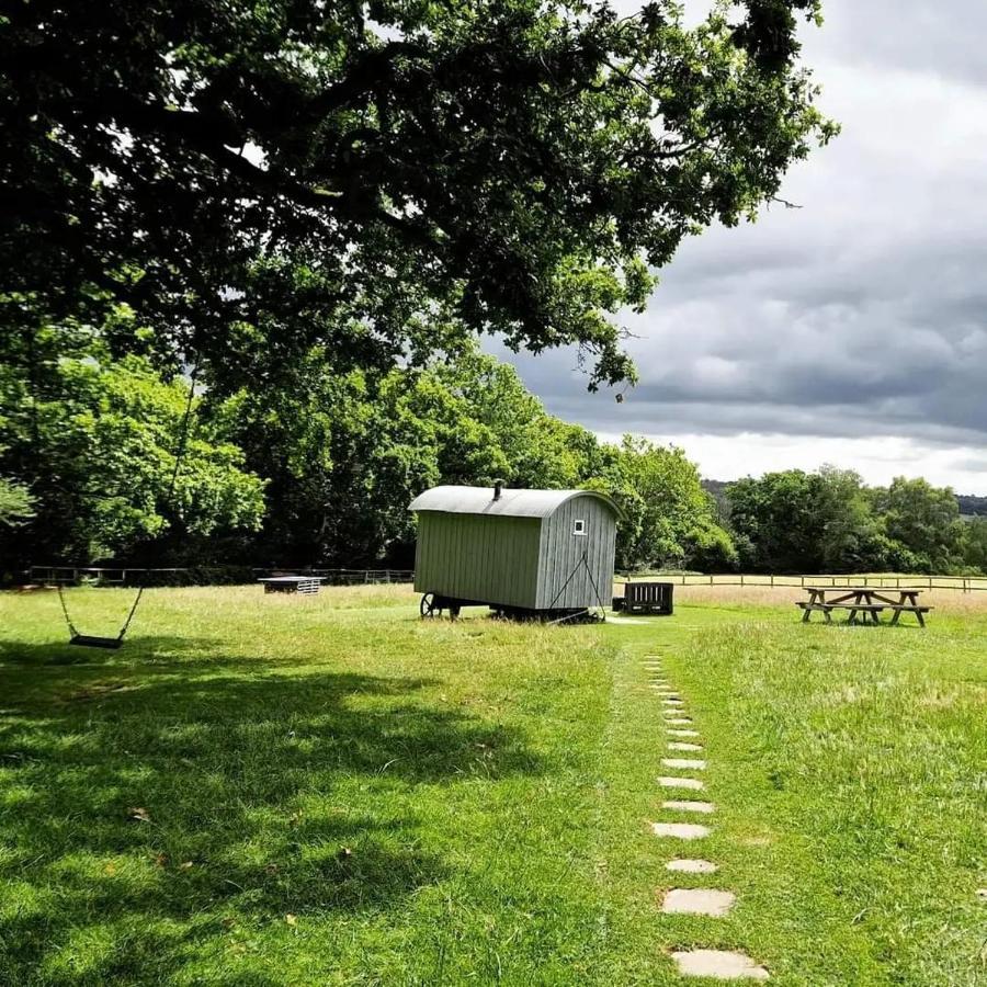 Skylark Shepherds Hut ロイヤル・タンブリッジ・ウェルズ エクステリア 写真