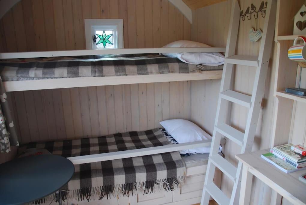 Skylark Shepherds Hut ロイヤル・タンブリッジ・ウェルズ エクステリア 写真