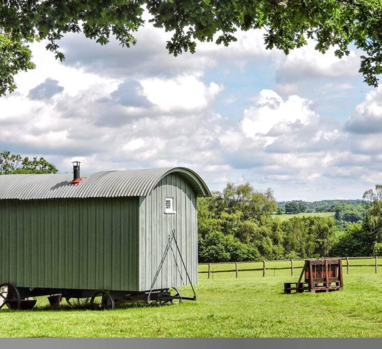 Skylark Shepherds Hut ロイヤル・タンブリッジ・ウェルズ エクステリア 写真